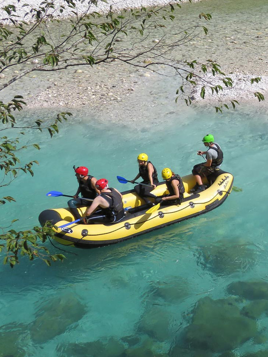 Activité team building en rafting organisée lors d’un événement d’entreprise