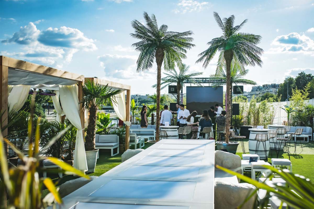 Terrasse de la péniche Mademoiselle Mouche à Paris pour le lancement d’entreprise Téléos