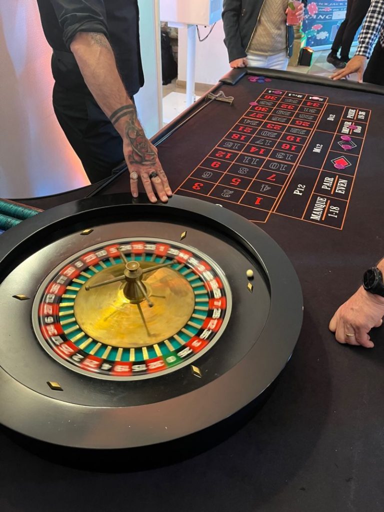 Table de roulette pendant l’animation casino de la soirée Illumina